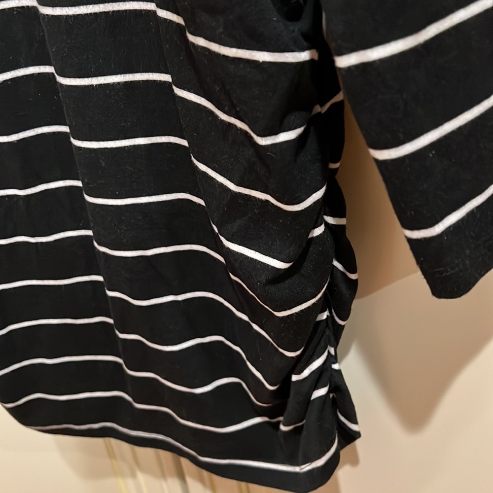 Old Navy Maternity shirt - Picture 2 of 4